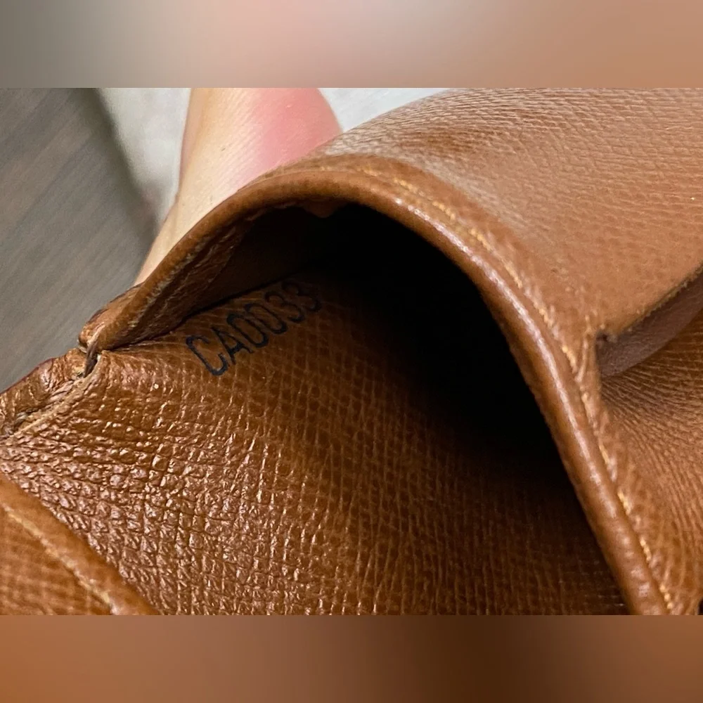 Louis Vuitton Vintahe wallet - Picture 6 of 12